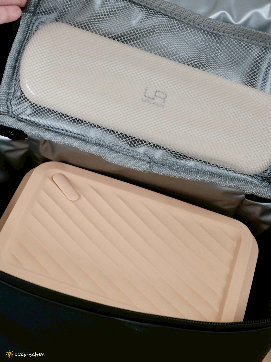 【上班族必備好物推薦】LiFE RiCH 富川創造「Loft Tote 城市隨行包」開箱！上班通勤、日常外出一包搞定～分層收納、防水保溫、帶便當不混味！
