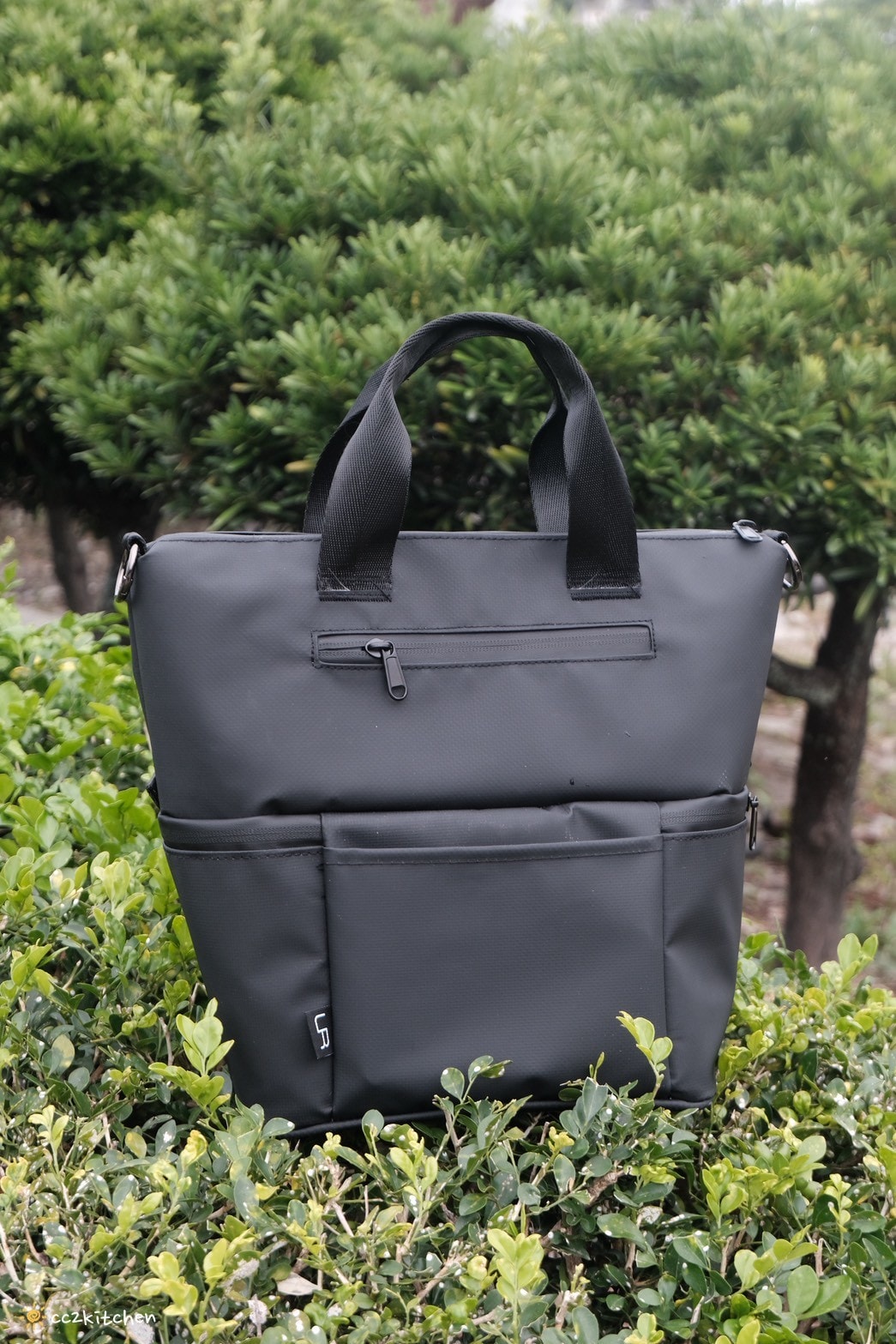 【上班族必備好物推薦】LiFE RiCH 富川創造「Loft Tote 城市隨行包」開箱！上班通勤、日常外出一包搞定～分層收納、防水保溫、帶便當不混味！