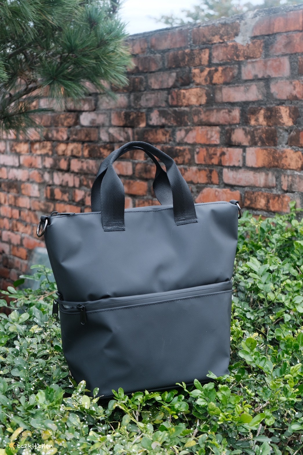 【上班族必備好物推薦】LiFE RiCH 富川創造「Loft Tote 城市隨行包」開箱！上班通勤、日常外出一包搞定～分層收納、防水保溫、帶便當不混味！