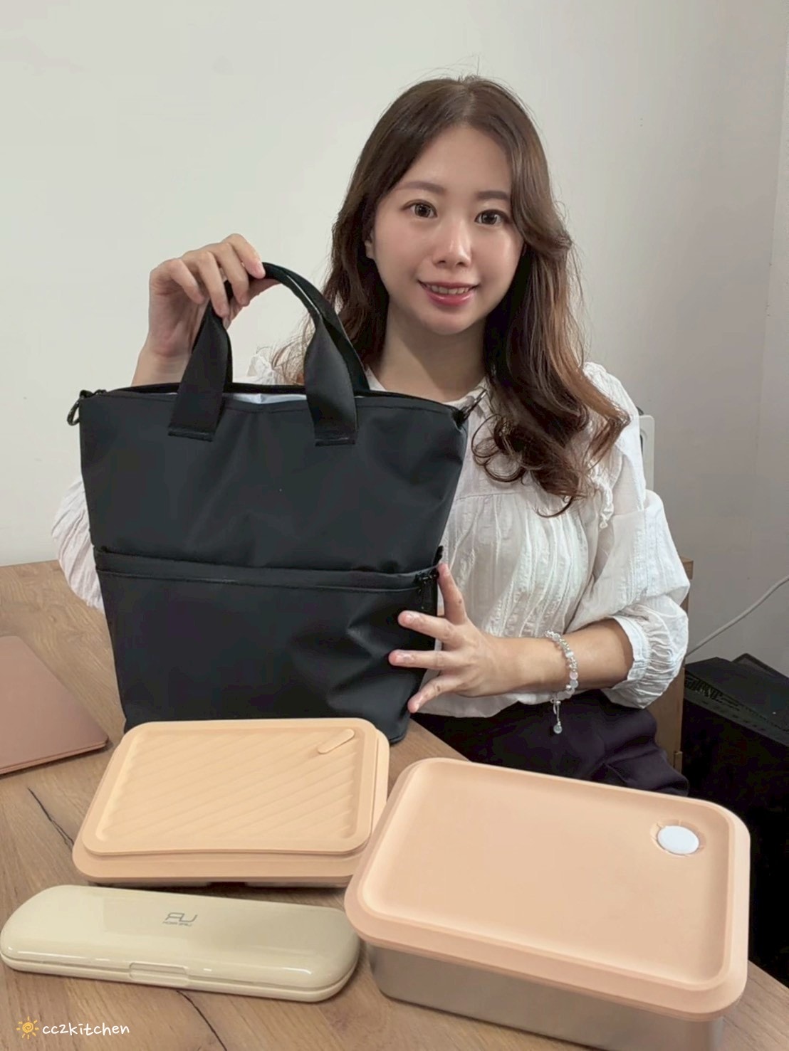 【上班族必備好物推薦】LiFE RiCH 富川創造「Loft Tote 城市隨行包」開箱！上班通勤、日常外出一包搞定～分層收納、防水保溫、帶便當不混味！