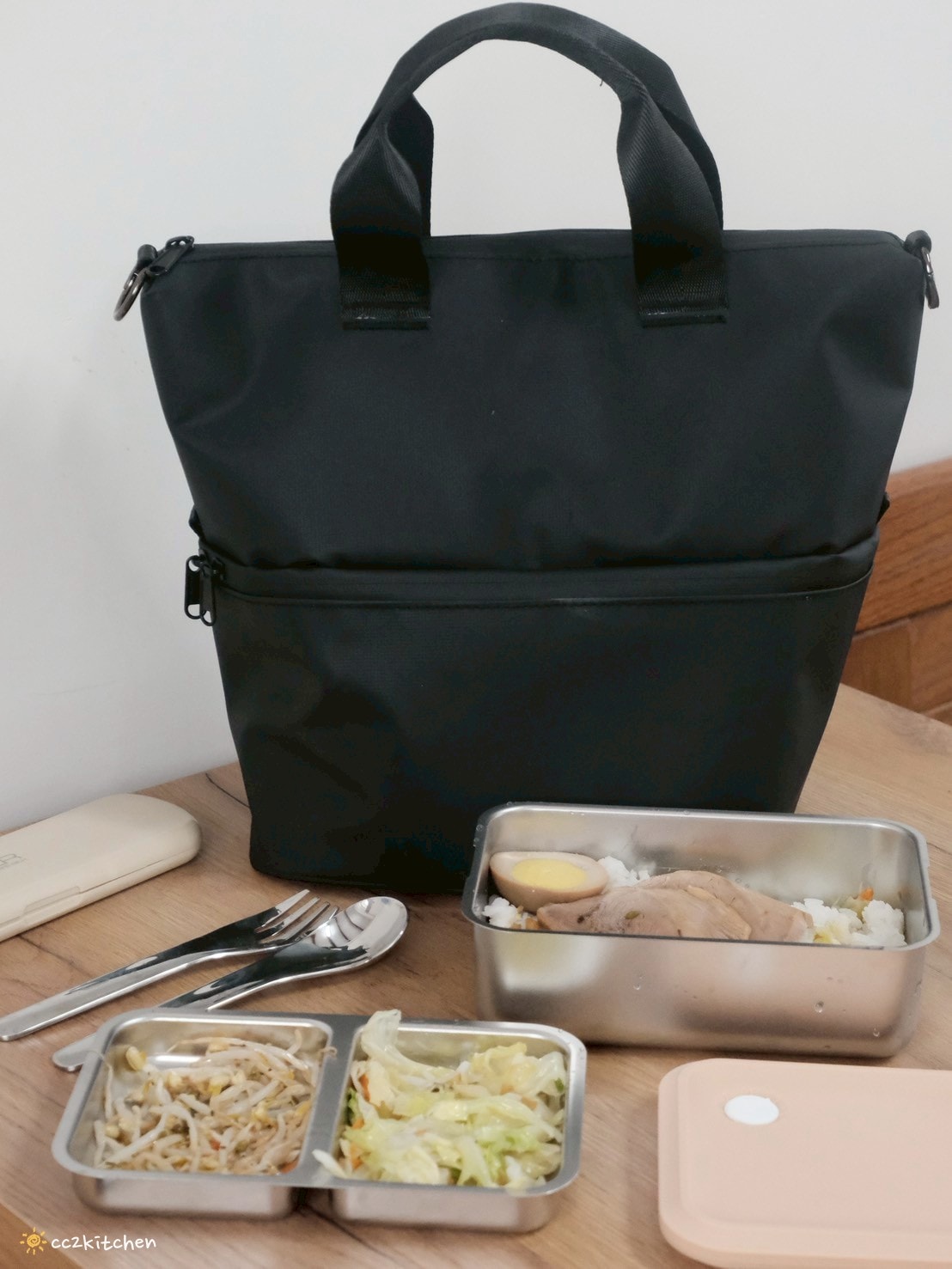 【上班族必備好物推薦】LiFE RiCH 富川創造「Loft Tote 城市隨行包」開箱！上班通勤、日常外出一包搞定～分層收納、防水保溫、帶便當不混味！