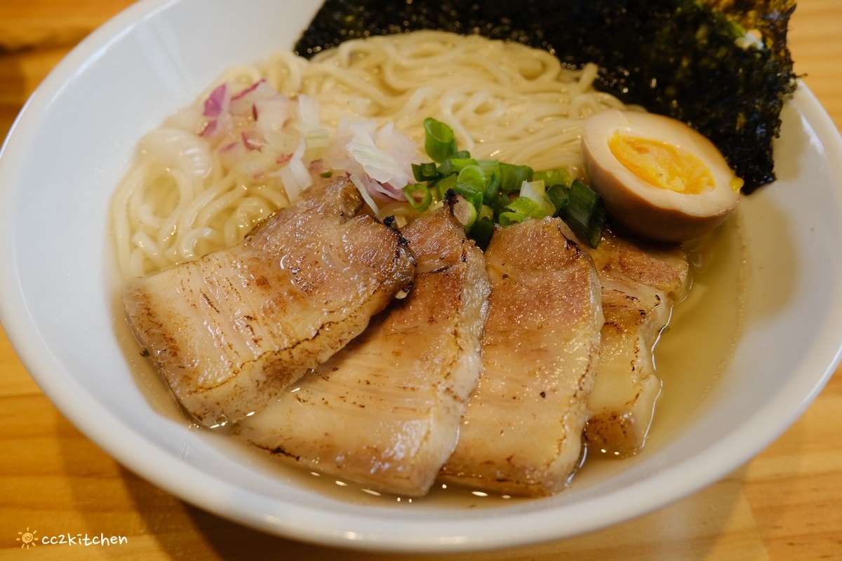 台東大武美食推薦、南迴公路特色拉麵！「大和製物所」台東唯一豆腐拉麵套餐，隱身大武橋旁黑色老屋，由双亭院、絲綢咖啡主廚監製的清爽雞白湯台式拉麵。