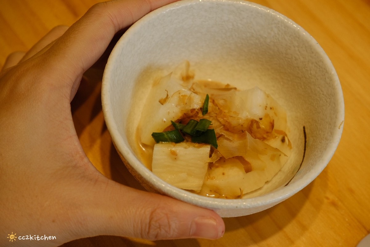 台東大武美食推薦、南迴公路特色拉麵！「大和製物所」台東唯一豆腐拉麵套餐，隱身大武橋旁黑色老屋，由双亭院、絲綢咖啡主廚監製的清爽雞白湯台式拉麵。