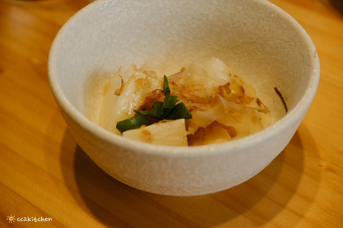 台東大武美食推薦、南迴公路特色拉麵！「大和製物所」台東唯一豆腐拉麵套餐，隱身大武橋旁黑色老屋，由双亭院、絲綢咖啡主廚監製的清爽雞白湯台式拉麵。