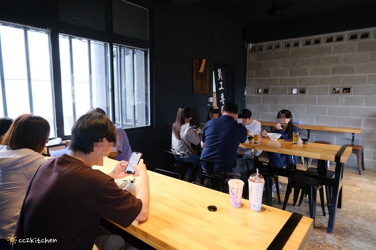 台東大武美食推薦、南迴公路特色拉麵！「大和製物所」台東唯一豆腐拉麵套餐，隱身大武橋旁黑色老屋，由双亭院、絲綢咖啡主廚監製的清爽雞白湯台式拉麵。