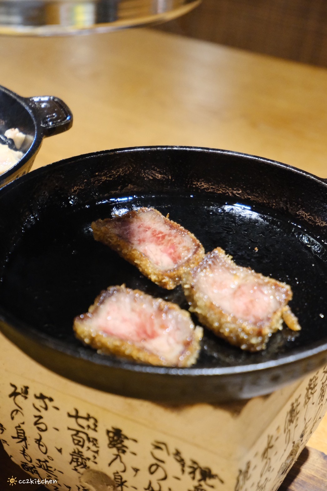 台南必吃日式炸牛排「萩椛牛かつ專門店」安平新店開幕！高雄人氣炸牛排進軍台南，個人烤爐、雙拼定食、酥炸霜降牛推薦～