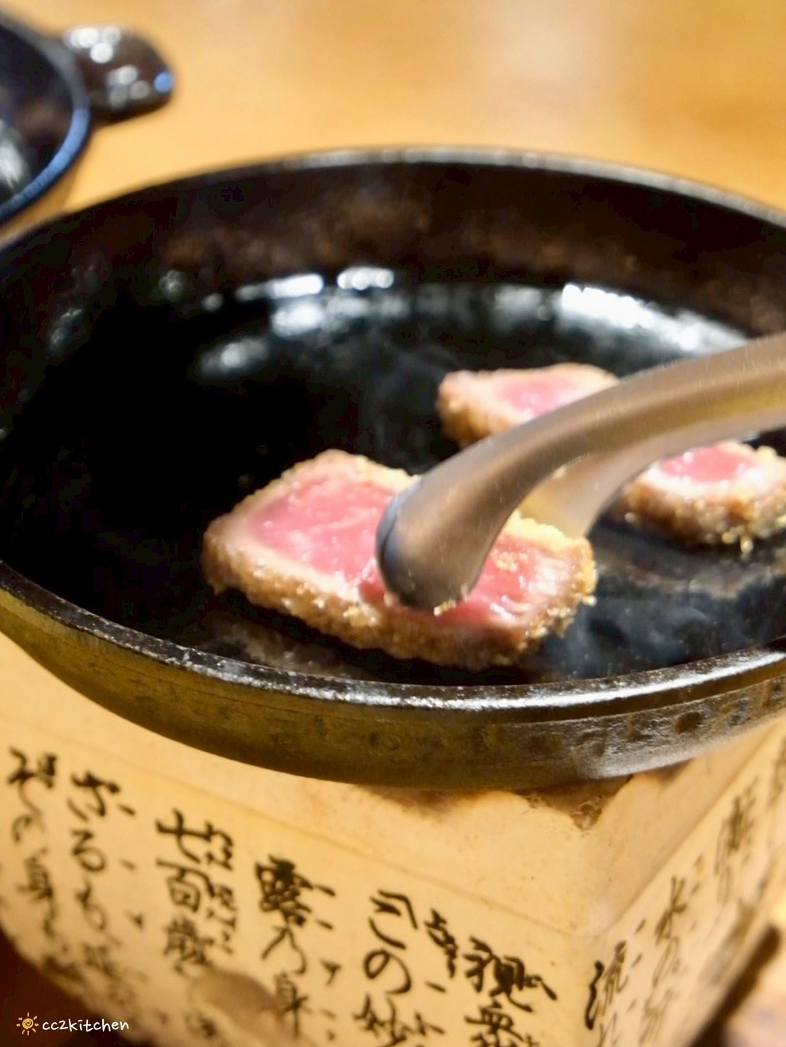 台南必吃日式炸牛排「萩椛牛かつ專門店」安平新店開幕！高雄人氣炸牛排進軍台南，個人烤爐、雙拼定食、酥炸霜降牛推薦～