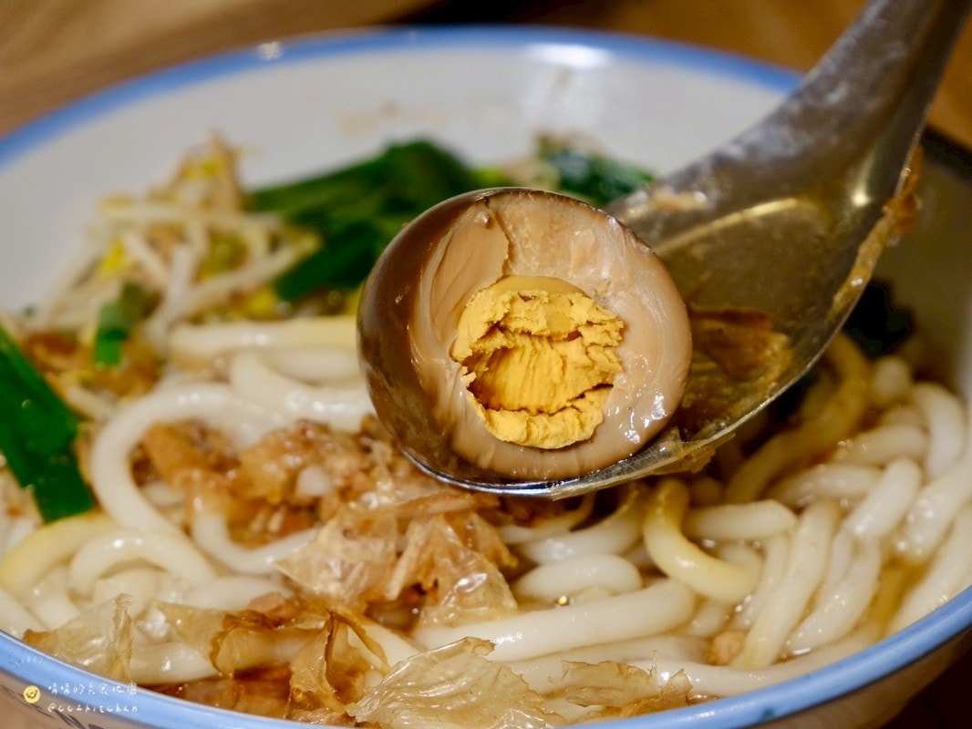 台東必吃美食推薦！70年老店「老東台米苔目」4/1重新開幕啦～全新摩登復古風裝潢氣派登場，必吃老台東味米苔目、古早味米苔目冰，一次解鎖台東在地經典小吃與創新甜品。