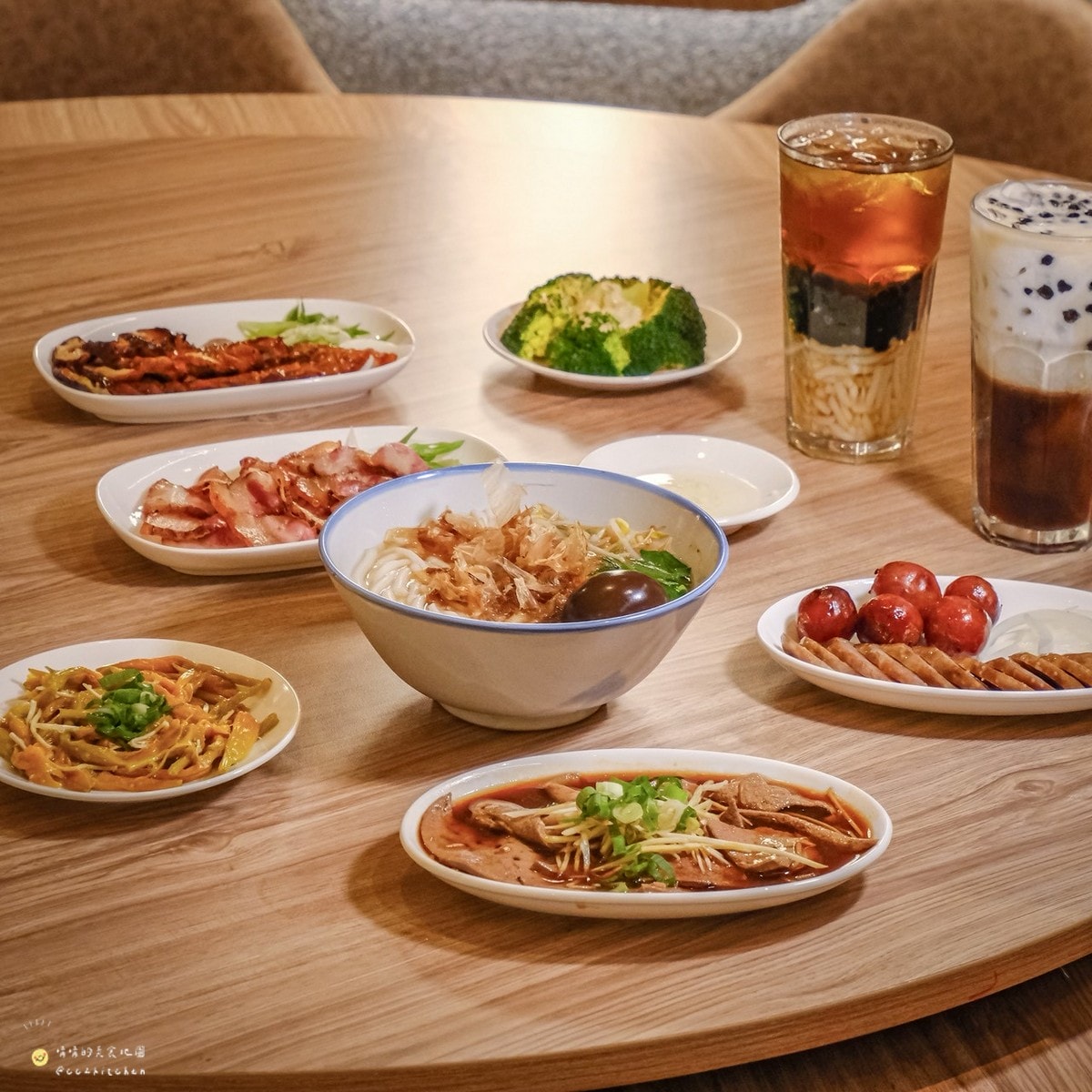 台東必吃美食推薦！70年老店「老東台米苔目」4/1重新開幕啦～全新摩登復古風裝潢氣派登場，必吃老台東味米苔目、古早味米苔目冰，一次解鎖台東在地經典小吃與創新甜品。