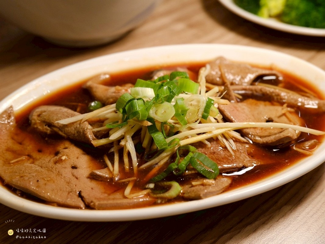 台東必吃美食推薦！70年老店「老東台米苔目」4/1重新開幕啦～全新摩登復古風裝潢氣派登場，必吃老台東味米苔目、古早味米苔目冰，一次解鎖台東在地經典小吃與創新甜品。