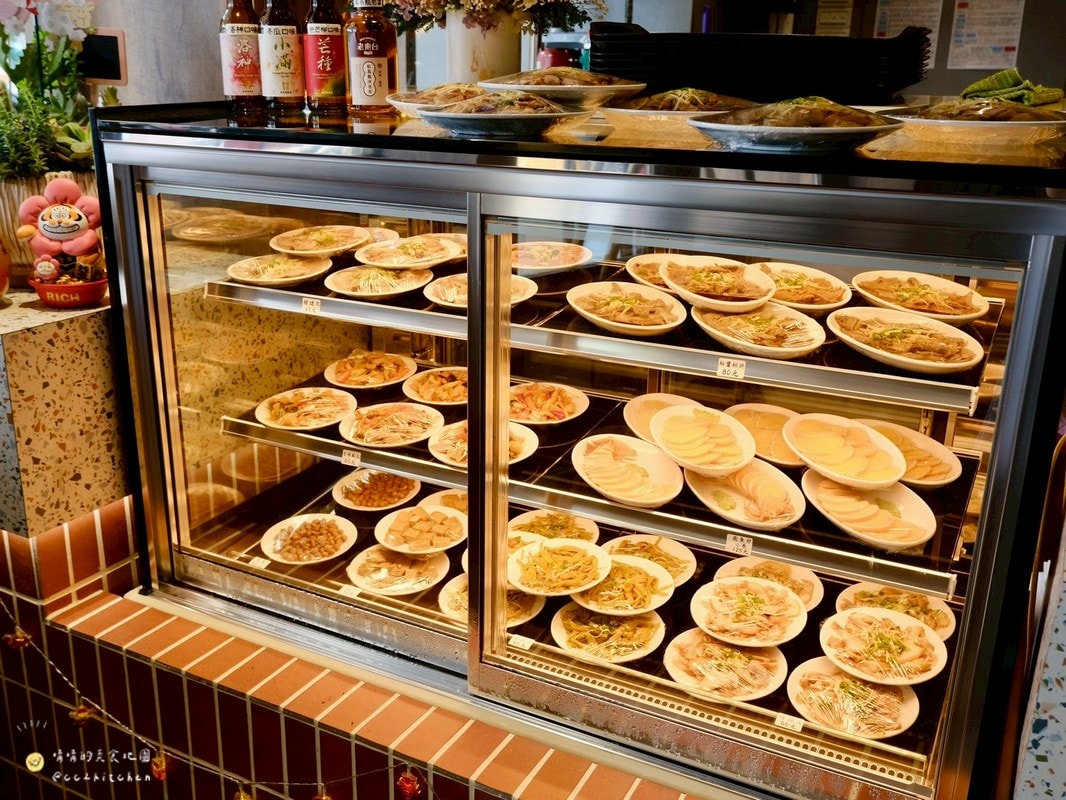 台東必吃美食推薦！70年老店「老東台米苔目」4/1重新開幕啦～全新摩登復古風裝潢氣派登場，必吃老台東味米苔目、古早味米苔目冰，一次解鎖台東在地經典小吃與創新甜品。