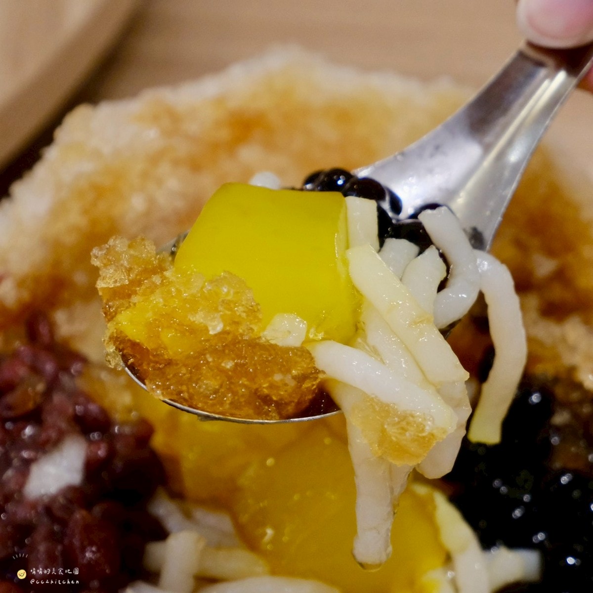 台東必吃美食推薦！70年老店「老東台米苔目」4/1重新開幕啦～全新摩登復古風裝潢氣派登場，必吃老台東味米苔目、古早味米苔目冰，一次解鎖台東在地經典小吃與創新甜品。