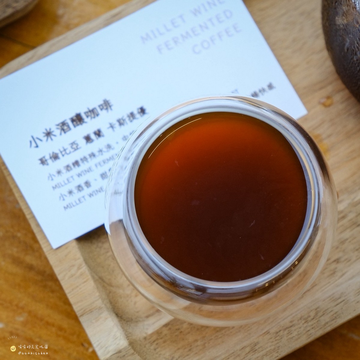 台東金崙咖啡廳推薦！「小米達爾達」：藏在金崙車站旁的特色烘焙咖啡館～必喝小米酒釀咖啡！沒有酒精卻有迷人酒香，藏著部落文化與土地故事。