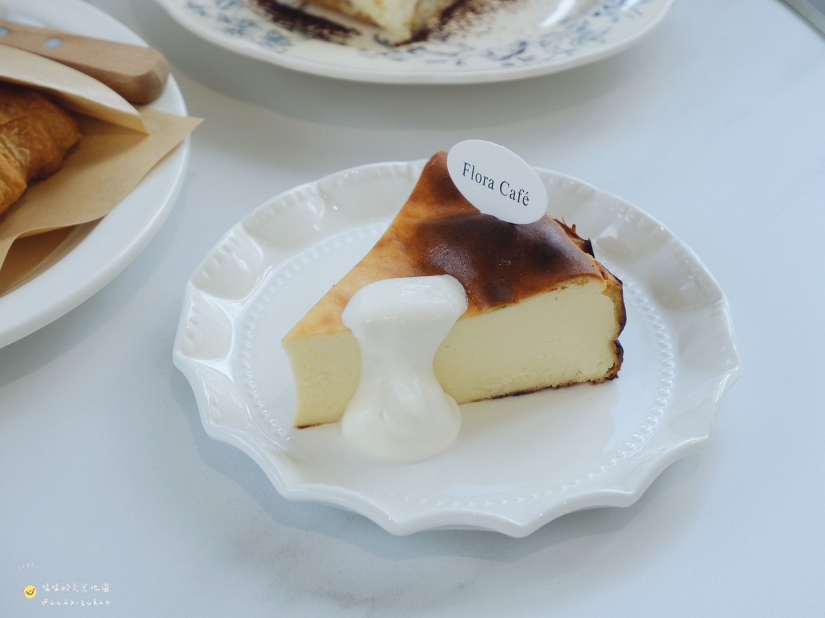 台東市區咖啡廳推薦！「Flora Café」韓系唯美咖啡廳，鄰近台東火車站～台東下午茶聚會好去處。