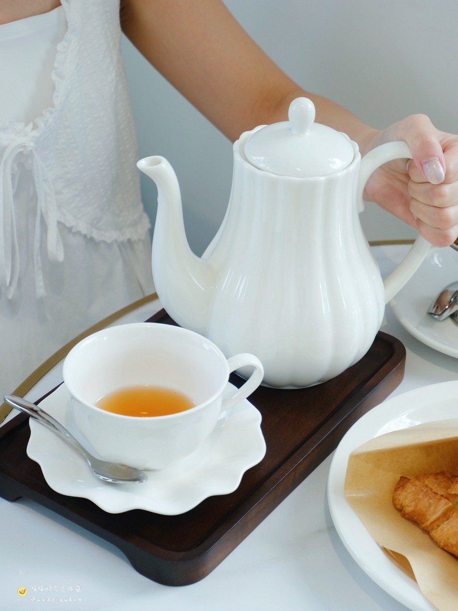 台東市區咖啡廳推薦！「Flora Café」韓系唯美咖啡廳，鄰近台東火車站～台東下午茶聚會好去處。