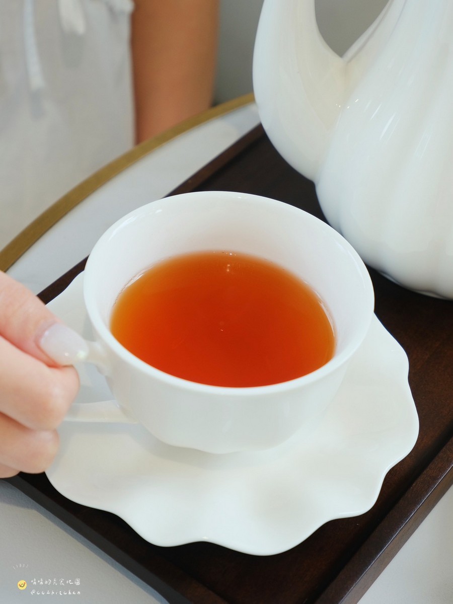 台東市區咖啡廳推薦！「Flora Café」韓系唯美咖啡廳，鄰近台東火車站～台東下午茶聚會好去處。