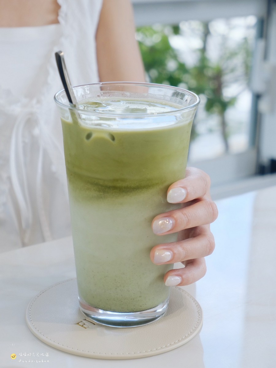 台東市區咖啡廳推薦！「Flora Café」韓系唯美咖啡廳，鄰近台東火車站～台東下午茶聚會好去處。