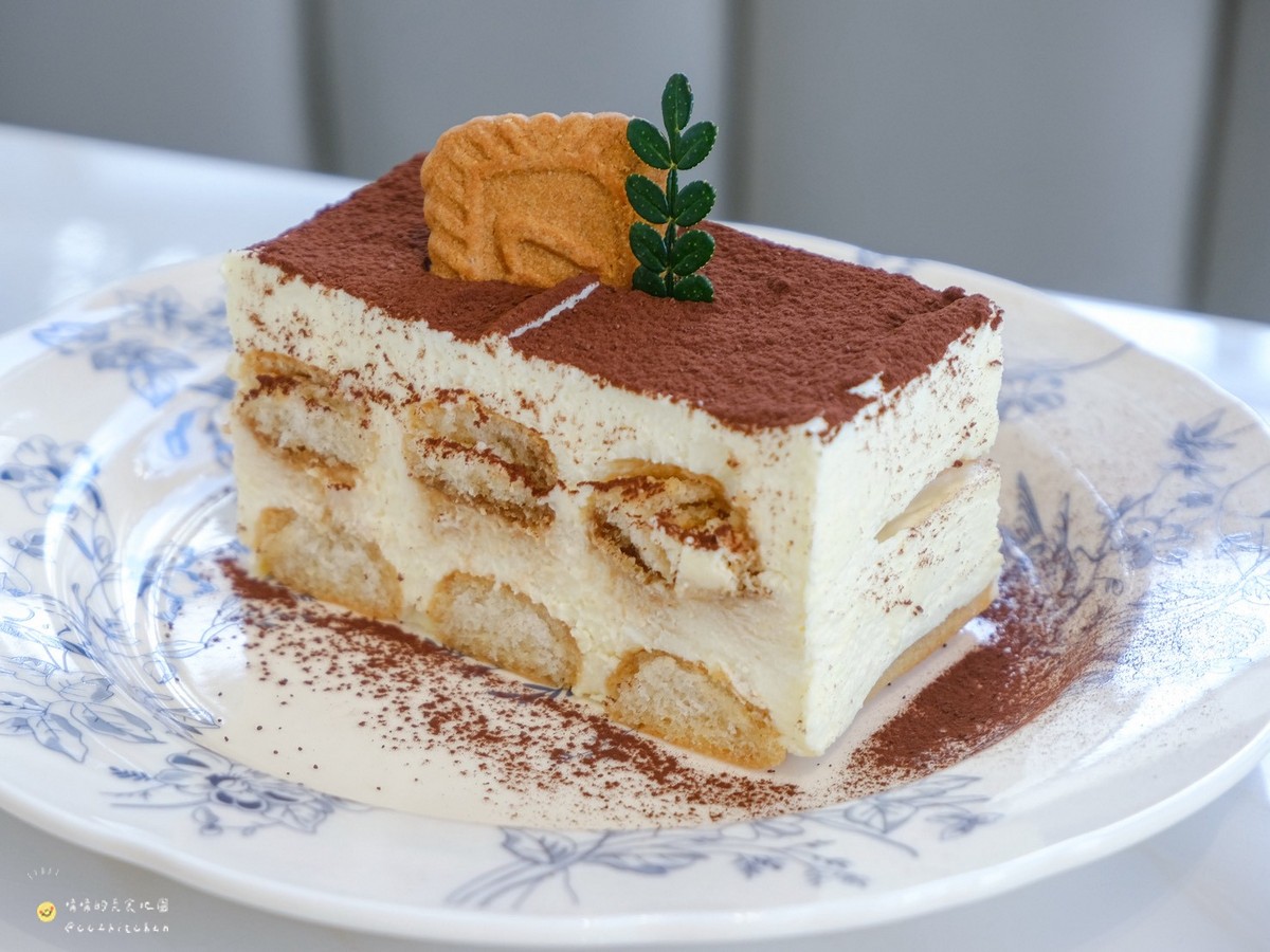 台東市區咖啡廳推薦！「Flora Café」韓系唯美咖啡廳，鄰近台東火車站～台東下午茶聚會好去處。