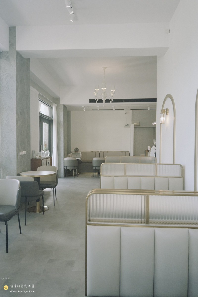 台東市區咖啡廳推薦！「Flora Café」韓系唯美咖啡廳，鄰近台東火車站～台東下午茶聚會好去處。